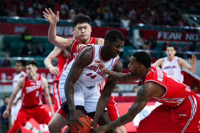 开云体育官网 -拜仁慕尼黑训练开放日，集结日绝杀压哨引欢呼，CBA常规赛在即，训练强度明显提升(拜仁慕尼黑回放)