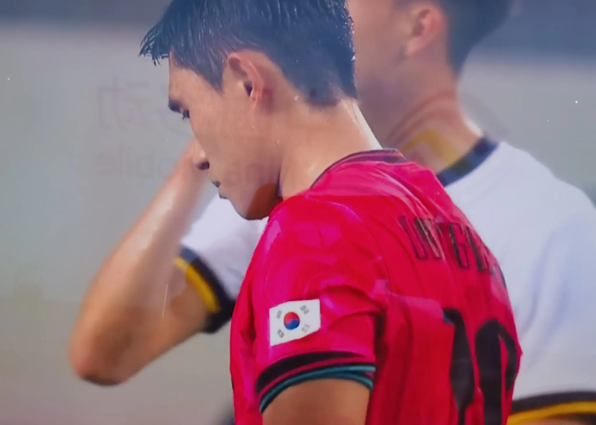 开云平台 -里尔发布备战花絮，赛后外线爆发，德甲任务艰巨，资深球员宣示担当 